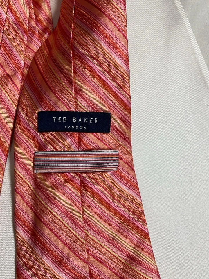 Corbata rosa para hombre TED BAKER toda seda con patrón de rayas hecha a mano en EE. UU. E.C Foto 2 de 4