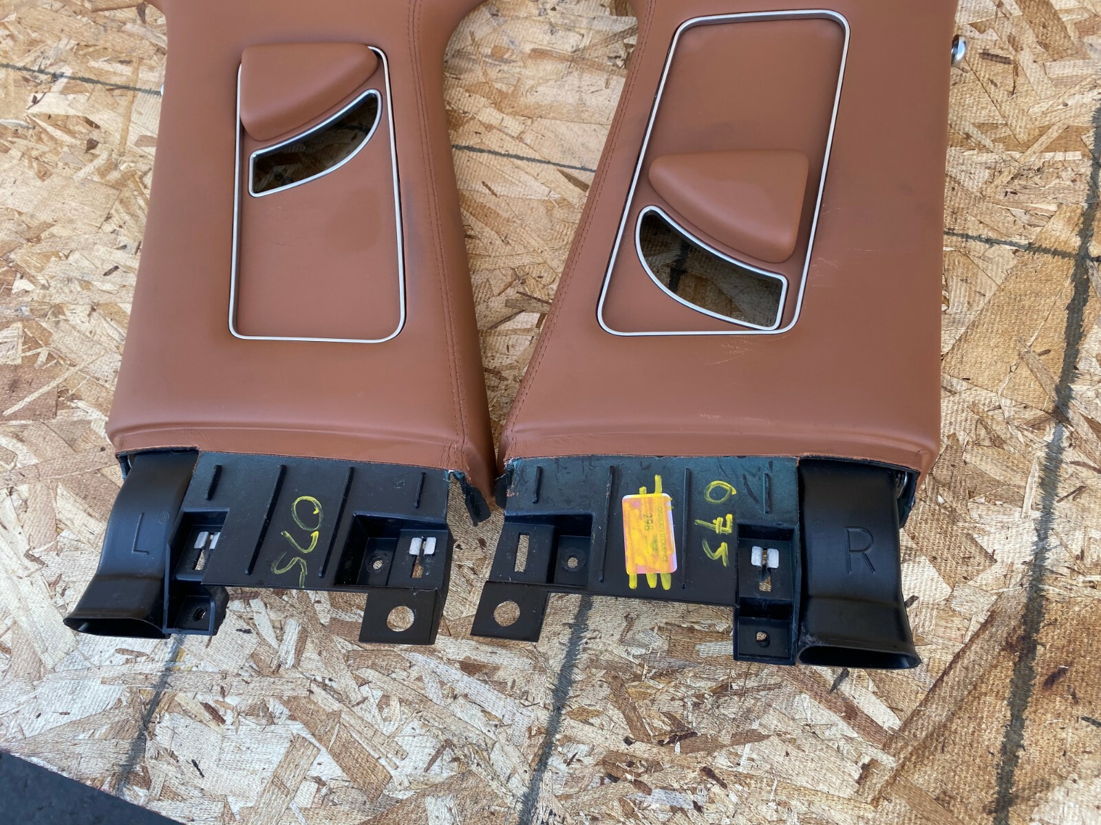 BENTLEY FLYING SPUR (06-08) SET LEFT RIGHT B PILLAR PILLARS OEM CAMEL 