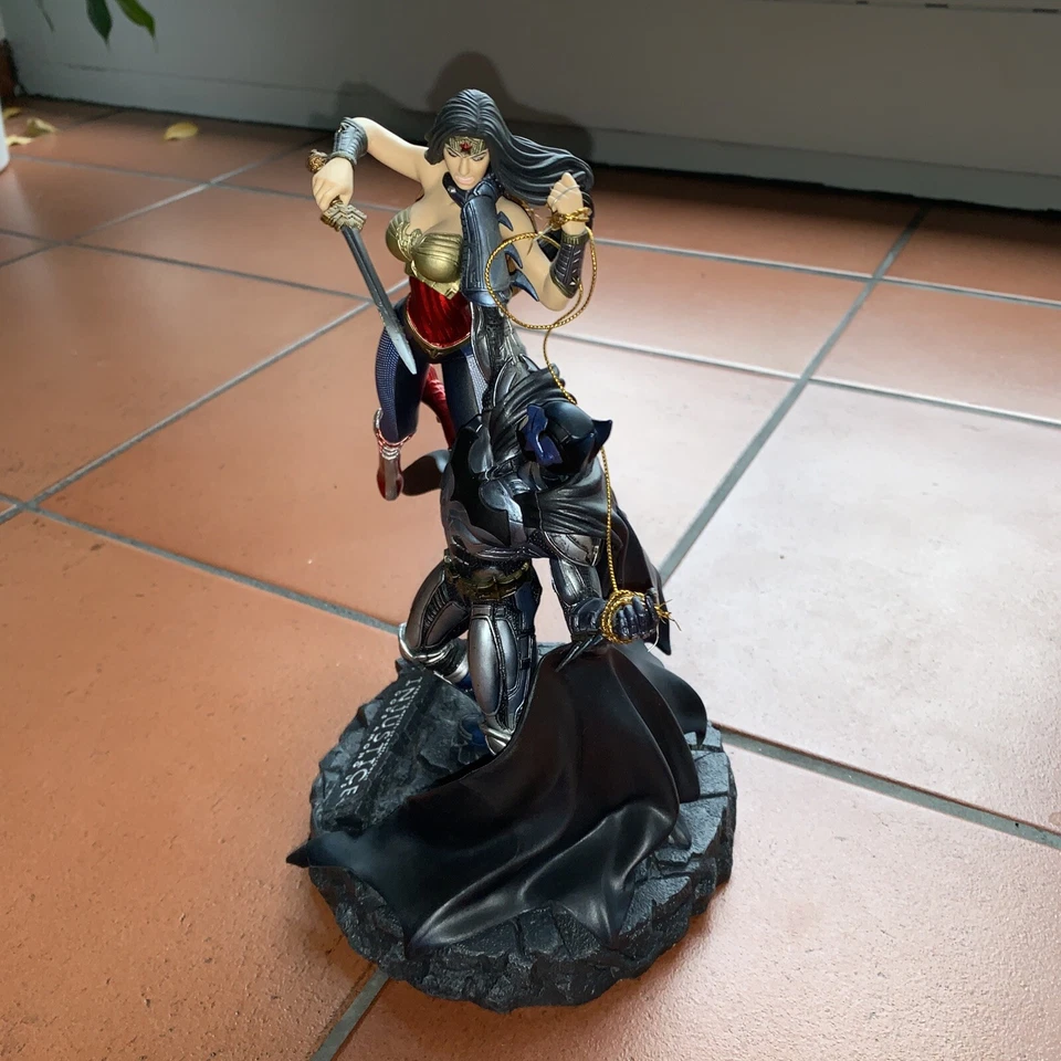 Injustice: Statue Gods Among Us - Batman Wonder Woman Figur Top! Waner Bros 26cm - Bild 4 von 4