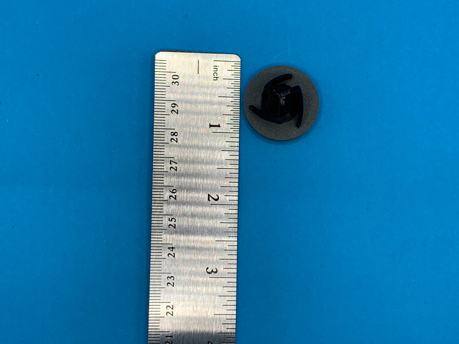 (QTY 4) TAIL LIGHT RETAINER CLIP for 0713 SILVERADO SIERRA 11561987