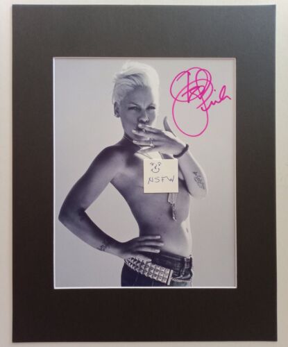 Pink Signed 9x11 Photo (11x14 Mat) Authentic Autograph COA - Alecia Beth Moore - Picture 1 of 4