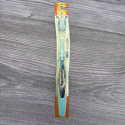 VTG Aquafresh Deep-Action Medium Bristles (55) Toothbrush Gumline Reach Flexible