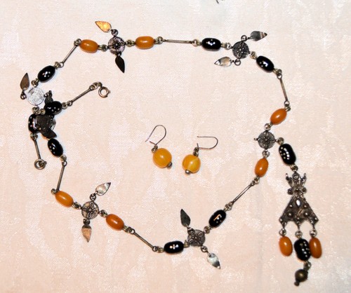 VINTAGE TRIBAL NECKLACE and PIERCED EARRINGS - Picture 4 of 5