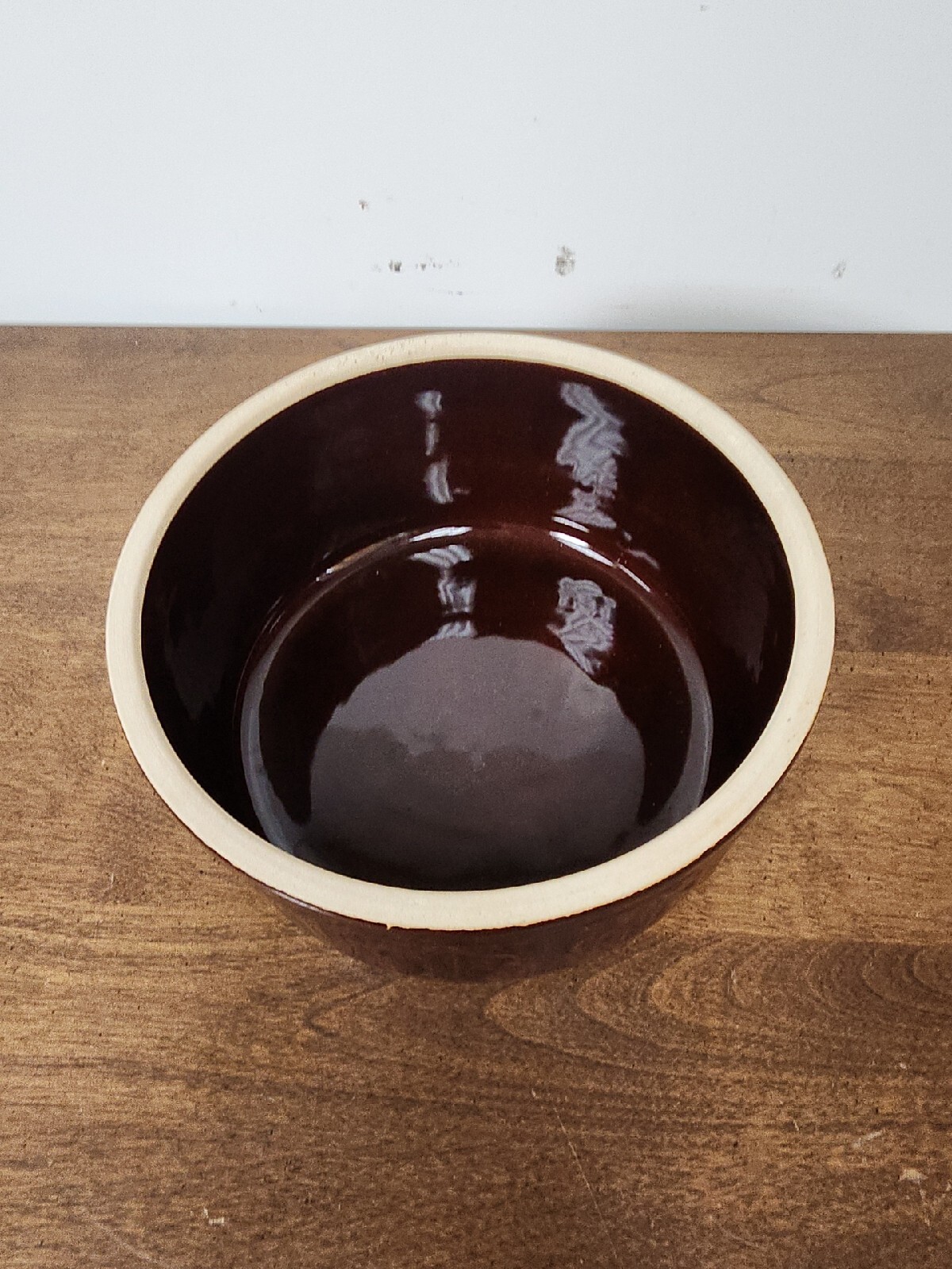 SCARCE DESIGN BROWN STONEWARE CROCK WITH DOME LID