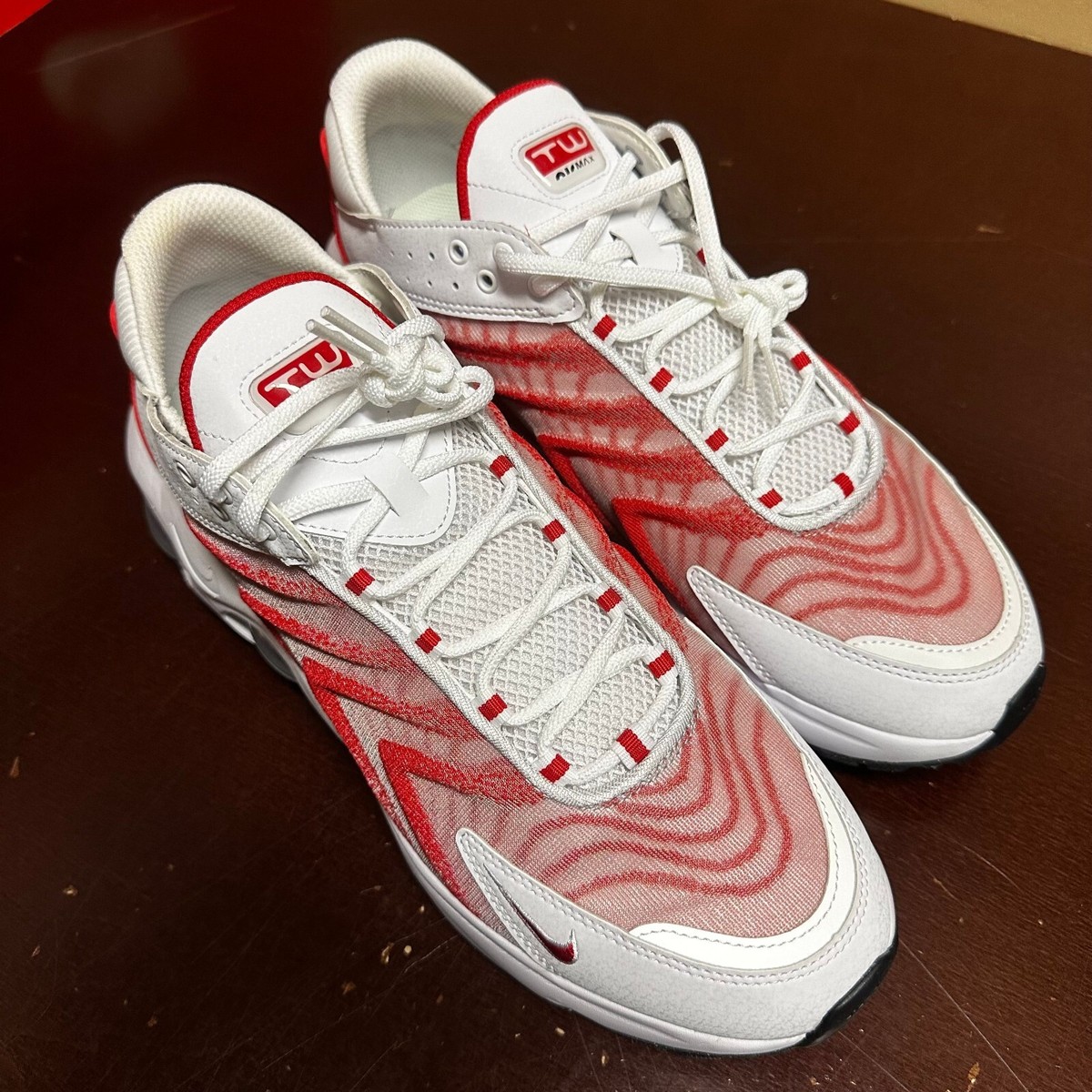 Nike Mens White Red Air Max TW DQ3984-104 Lace Up Athletic 