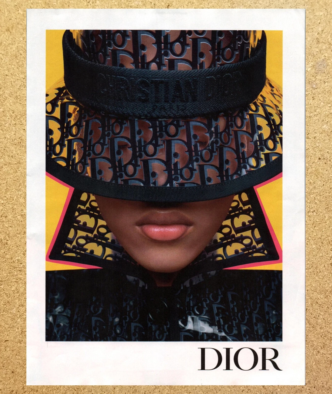 Robe chapeau mode Christian Dior modèle   publicité imprimée magazine art éphémère 2021
