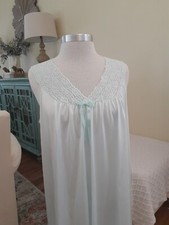Vtg 80s Vanity Fair Sleeveless Nightgown Women Med Nylon Light Green Lace 37"