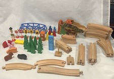 Thomas 63 Items: Wooden Track 26 Pieces, 2 Bridges, 11 Trees, 4 Animals, 6 Signs