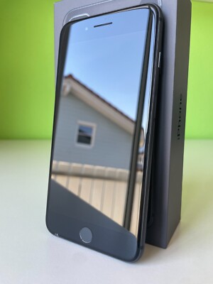 Apple iPhone 8 Plus 64GB - Space Grau in fast exzellentem Zustand 