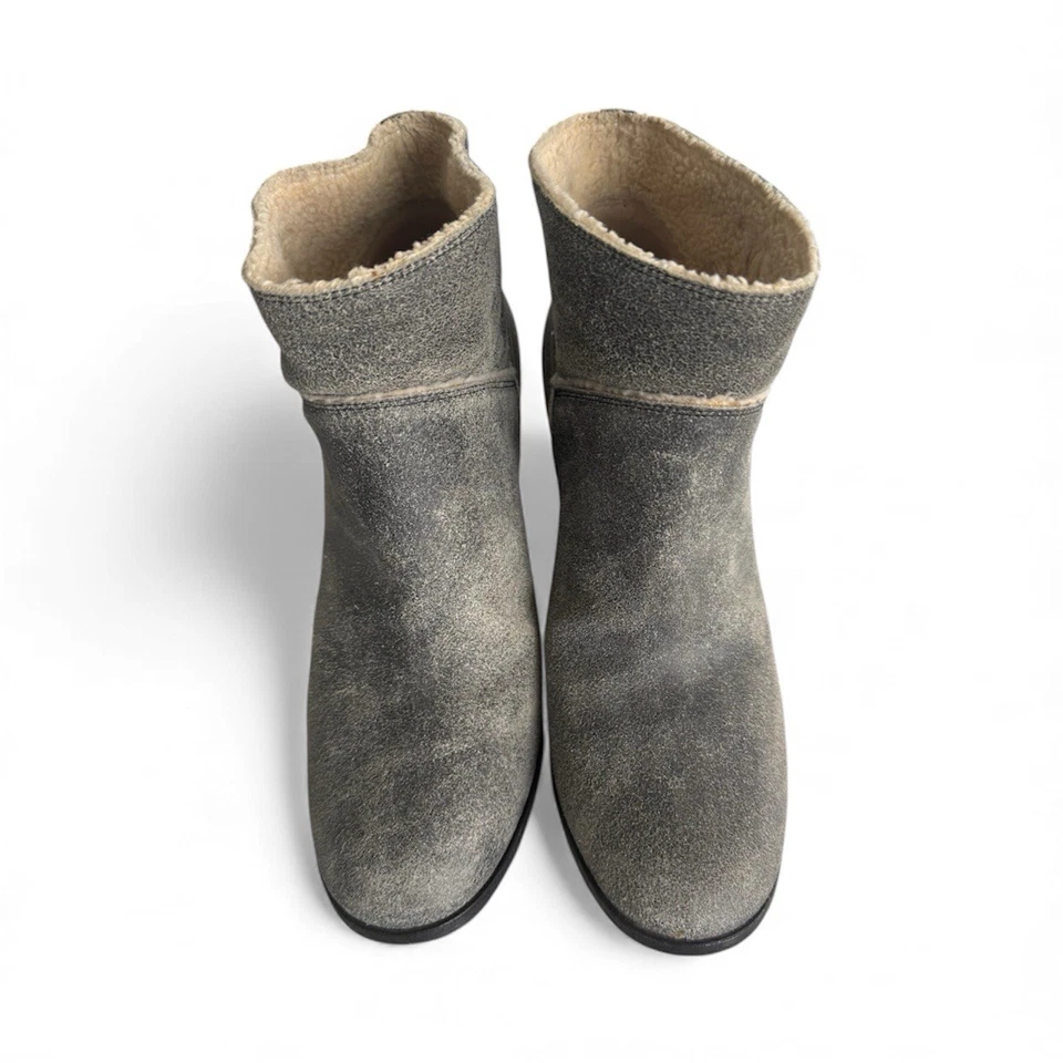 Botines Chanel Piel de Oveja Forrados Logo CC Cuero Tacón Gris EE. UU. 8 UE 38 $1870 Foto 3 de 4