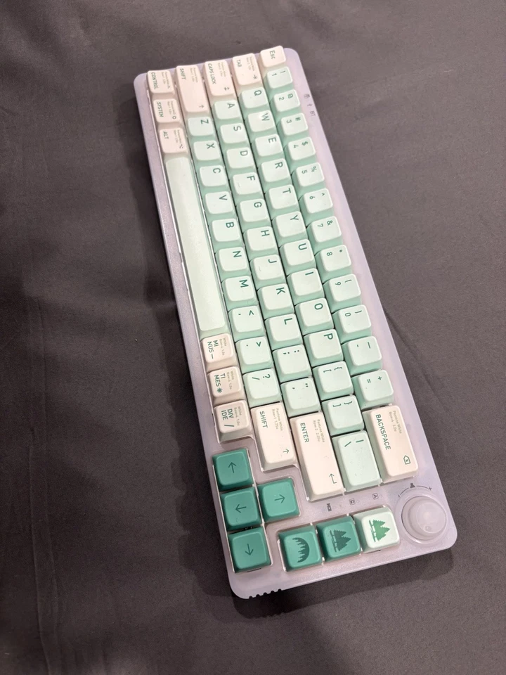 Gamakay LK67 Custom Mechanical Keyboard Kit with Keycaps and Switches - READ DSC - Image 4 of 4