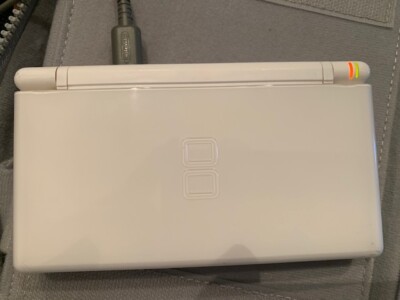  Nintendo DS White Handheld System Lot 9 games, Tested, charger Pokemon