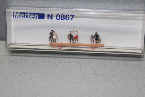 Merten 0867 figuras viajeros, sentados en grupos escala N embalaje original | Zustand: Gebraucht