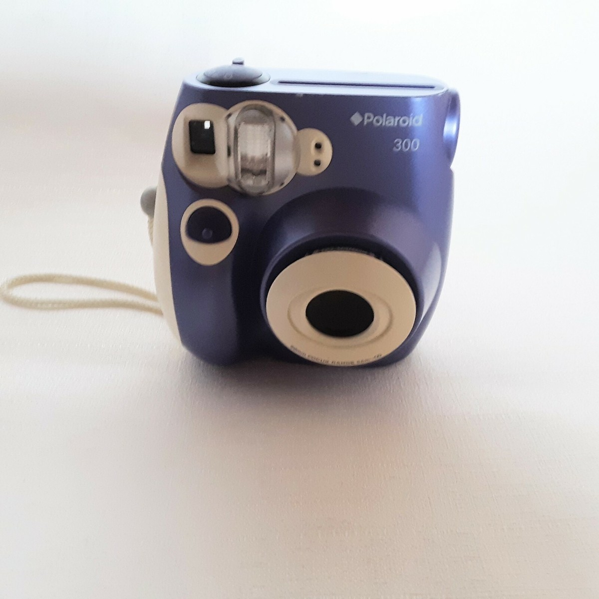 Polaroid 300 Camera 60 mm FOCUS RANGE Infinity Purple Hand Strap