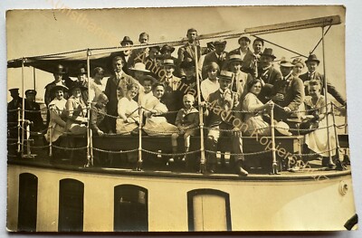 orig. Photo postcard ship boat around 1920 people group photo 