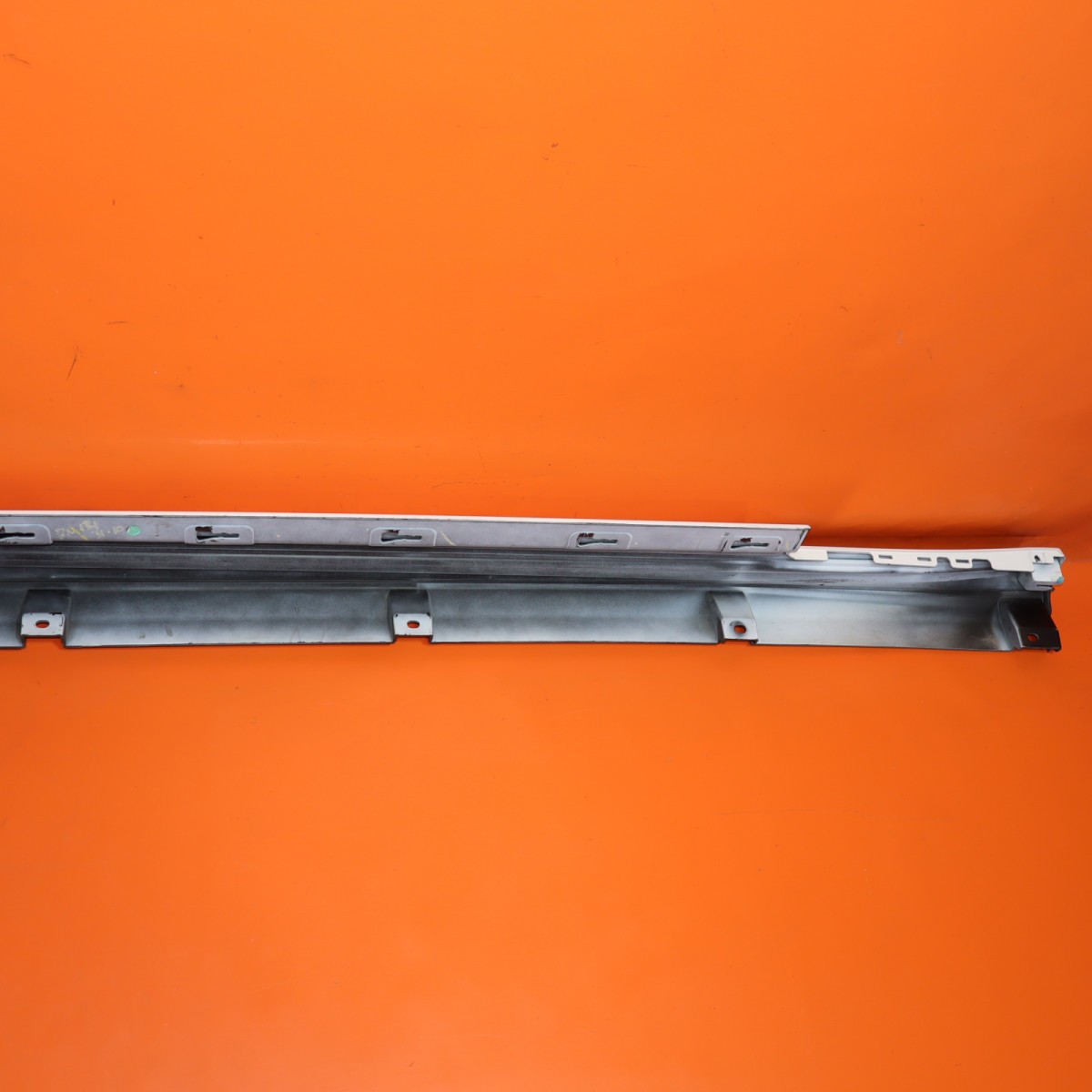 MASERATI GHIBLI ROCKER MOLDING LEFT DRIVER 2014 2015 2016 2017 670010789 OEM