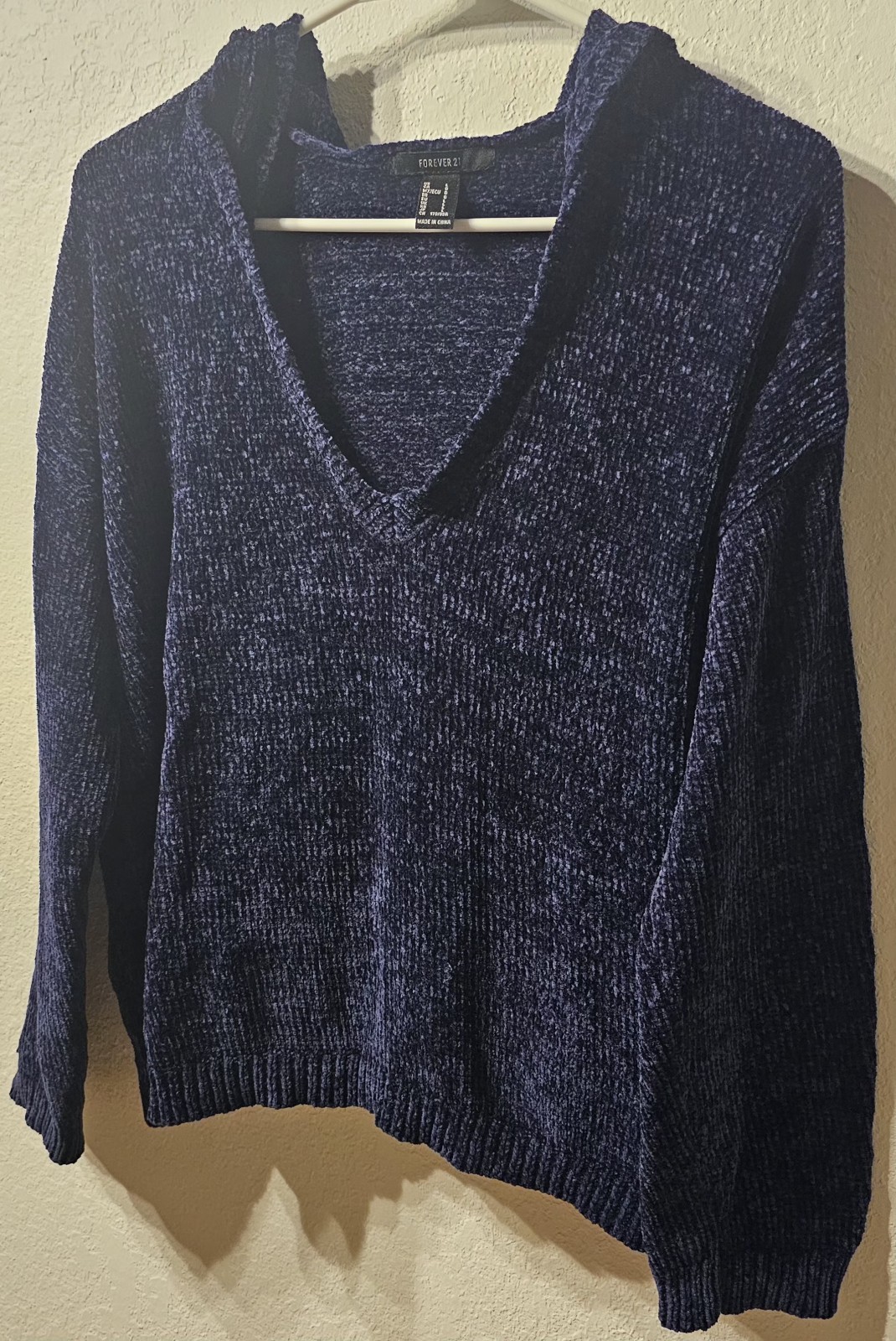 Forever 21 Chenille Knit Navy Blue Hooded V-Neck Fuzzy Sweater Women's Size LRG