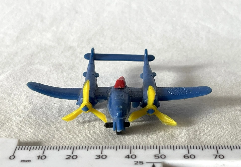 Avión de juguete de plástico vintage años 70 hecho en Hong Kong P-38 #A446 Foto 3 de 4