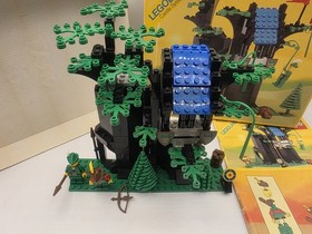 LEGO Forestmen's Hideout (6054) Vintage Mostly Complete W/ Box And Manual