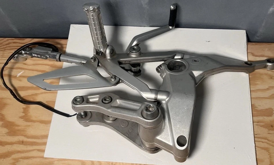 Pies ajustables Ducati Panigale V2 2020-2023 - COMO ESTÁN Foto 4 de 4