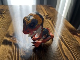 Wowwee Fingerlings Untamed 6 Pack  Dinosaurs Raptor And T-Rex(Read Description)