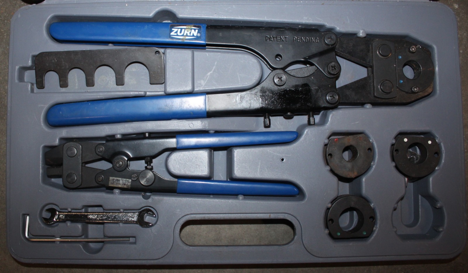 Zurn Multi-Head PEX Crimp Tool Kit w/Go/No-Go Gauge, Crimp Jaws AO4076719