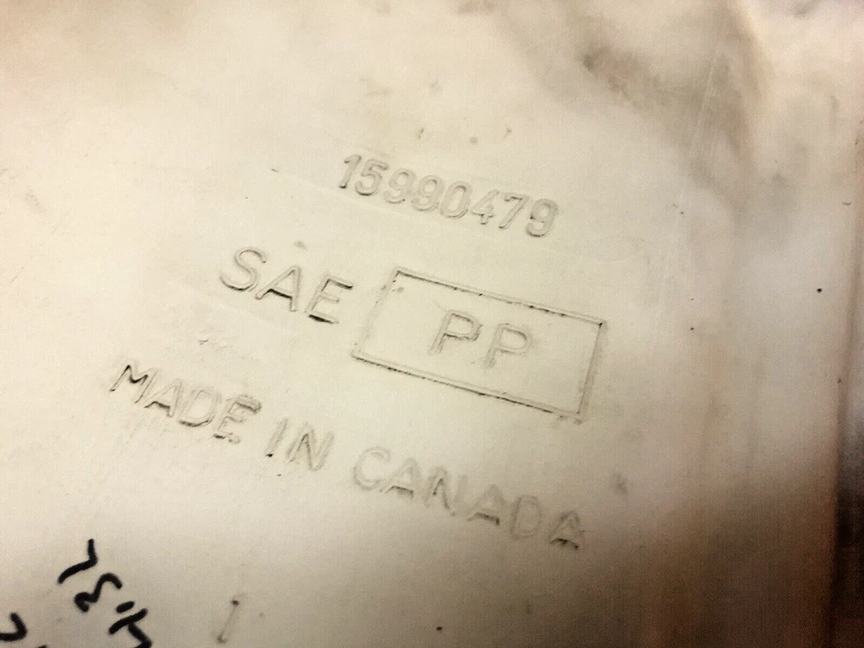 Chevrolet Blazer S10 1995-2003 conjunto de tanque de sobretensión de refrigerante OEM 15990479 Foto 3 de 4