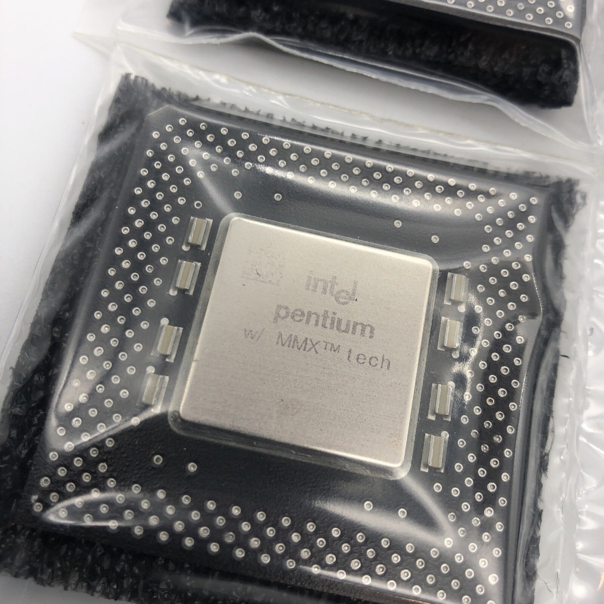 Intel Pentium 200-Mhz MMX Socket 7 CPU SL27J FV80503200 i200