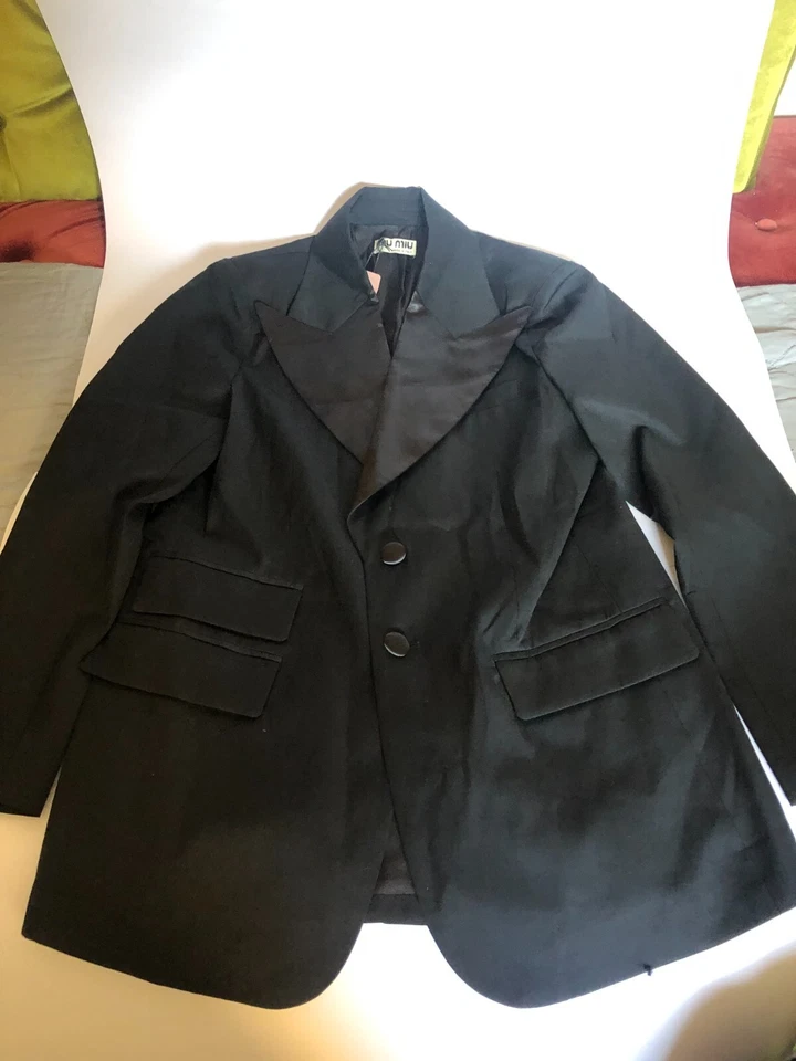 Nuevo con etiquetas Blazer Mujer Miu Miu Negro Esmoquin Lana Delgado Pico Seda Solapa 40 Hecho en Italia Foto 2 de 4