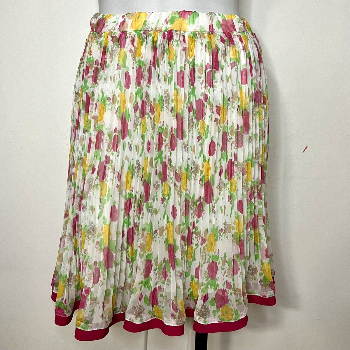 Mini Skirt White Pleated Skirt 1970s Vintage 70s/80s White Pink