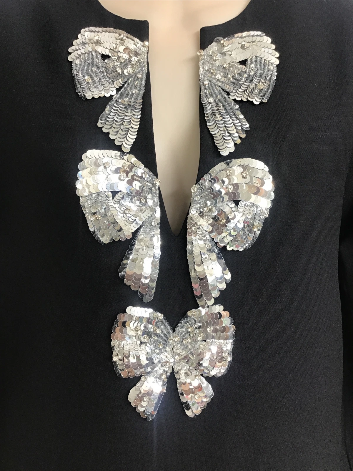 Abito corto Valentino nero crêpe tunica argento paillettes collo a V nuovo con etichette taglia 40