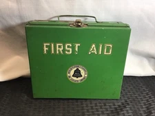 Vtg Bell Systems American telephone and telegraph co first aid metal kit Content