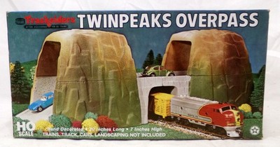 Life-Like Trains Tracksiders Twinpeaks Overpass for HO Scale Accessory