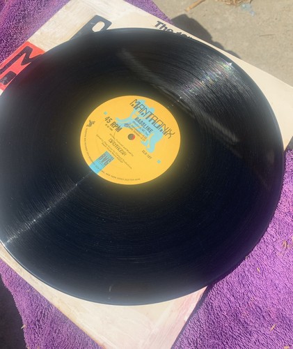 Mantronix "Bassline" 12" Original Pressing (Sleeping Bag Records, 1986) - Picture 4 of 5