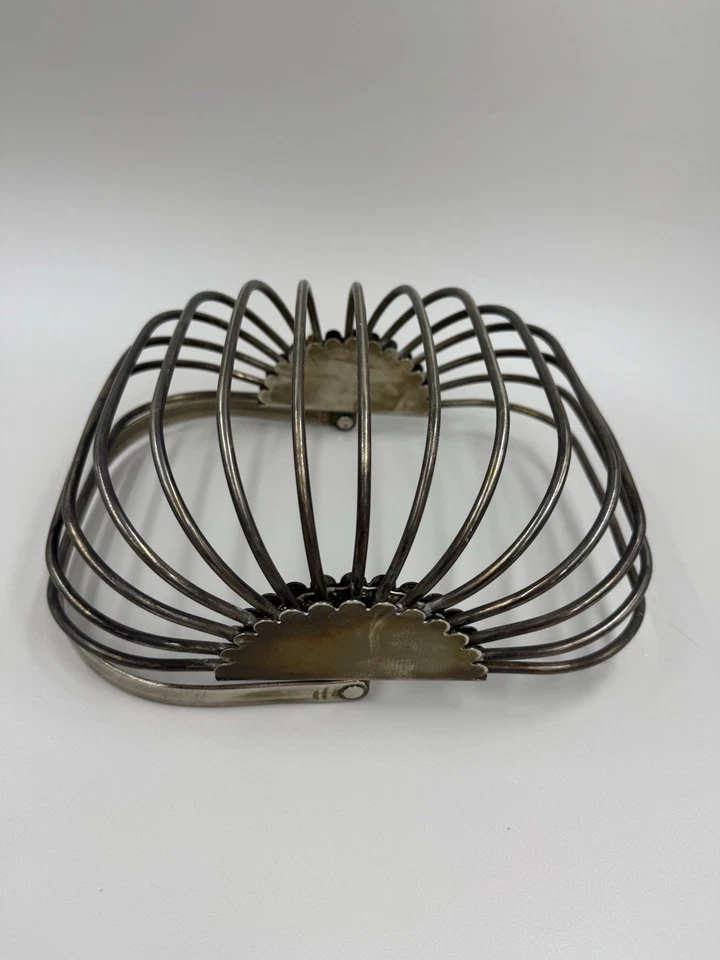 Fruit Bread Basket Silverplate New International Silver Wired Removable Handle - Image 4 of 4