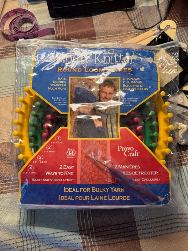 Knifty Knitter Round Looms Set Of 4 - 1 Hook, 1 Needle & (2) Provo Craft Pattern