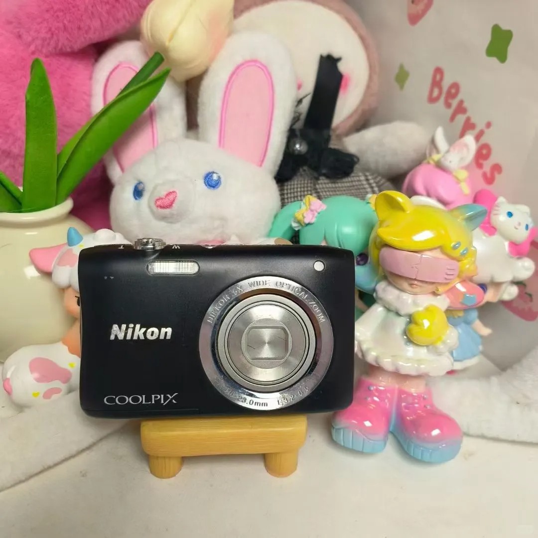 NIKON COOLPIX S2900 Digital Camera 20MP 5x Optical Zoom with