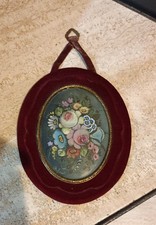 Antico quadretto in velluto con dipinto floreale