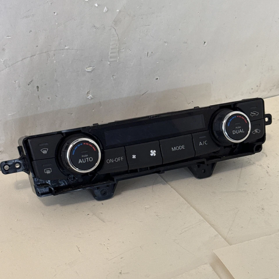 2018 NISSAN TITAN CLIMATE AC CONTROL PANEL OEM 27500EZ20B - Imagem 3 de 4