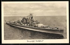 AK Panzerschiff Deutschland auf hoher See mit angetretener Mannschaft, Kriegsma 