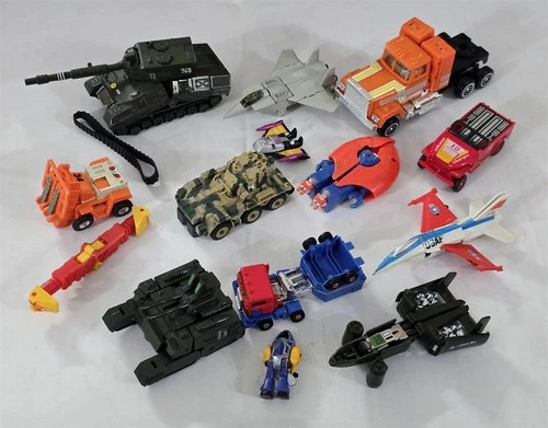 X-469 VINTAGE 1980'S TONKA GO BOTS AND OTHER TRANSFORMER ACTION FIGURES