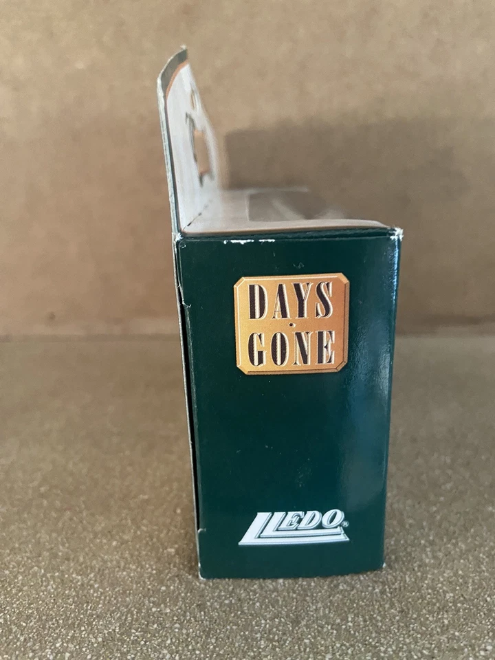 Vintage 2003 Lledo Days Gone - 1926 Dennis Delivery Van Ewbank Sweeper - Boxed - Image 3 of 4