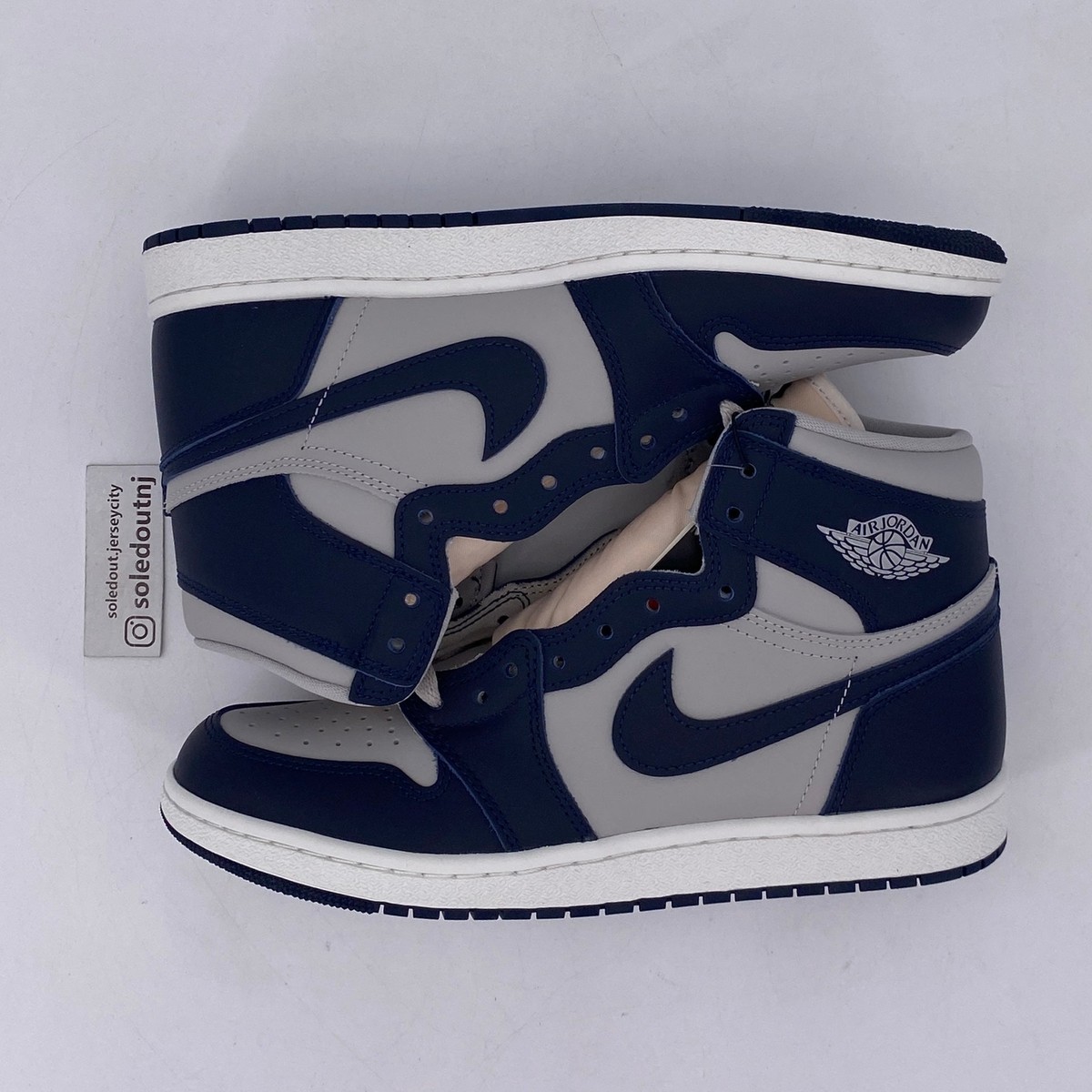 Size 9 - Jordan 1 Retro  