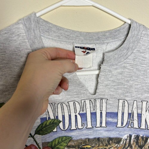 Vintage Womens North Dakota Crewneck Sweatshirt Size Small - Picture 5 of 6