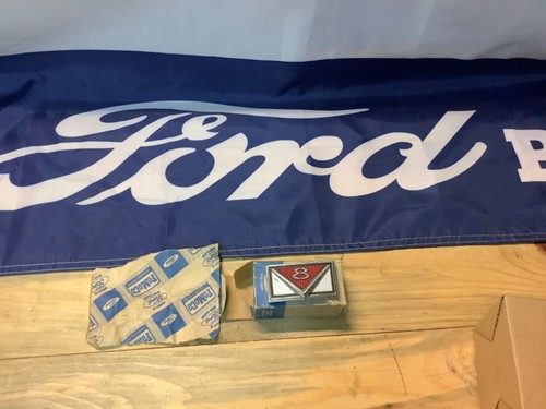 NOS 1966 Mercury Comet Caliente V8 grill emblem ornament - Bild 1 von 4