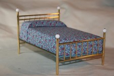 Maison de poupée miniature ancienne réplique lit laiton avec finitions boule de canon blanc 1:12