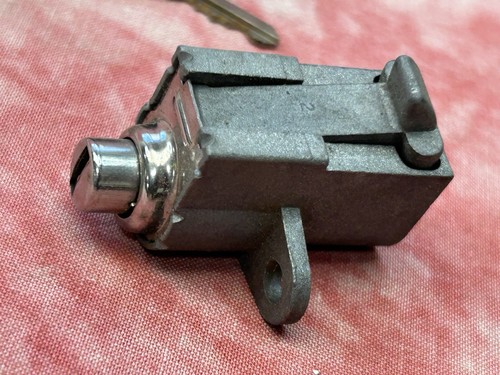 NOS 1941 Ford Original Glove Box keys, cylinder lock , hot rat  rod flathead - Bild 3 von 9