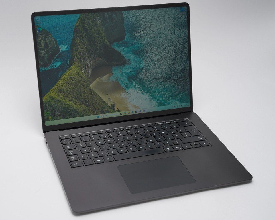 Microsoft Surface Laptop 7° Copilota + 15" Snapdragon X Elite 12 Core 32 GB 1 TB