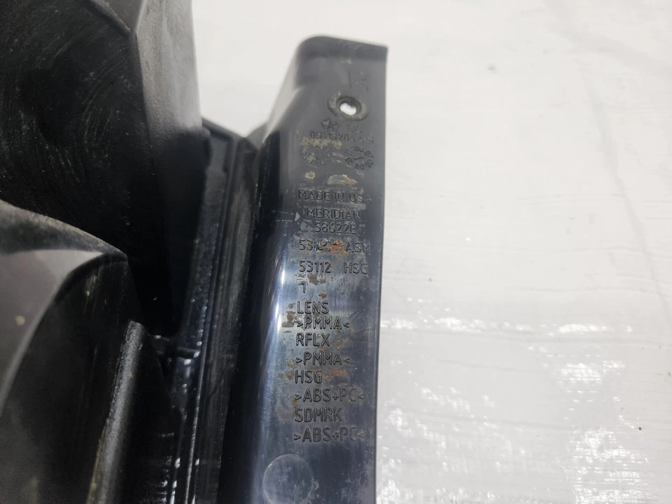 Luz trasera derecha pasajero derecho Dodge Caravan 2008-2010 OEM 05113204AB Foto 3 de 4