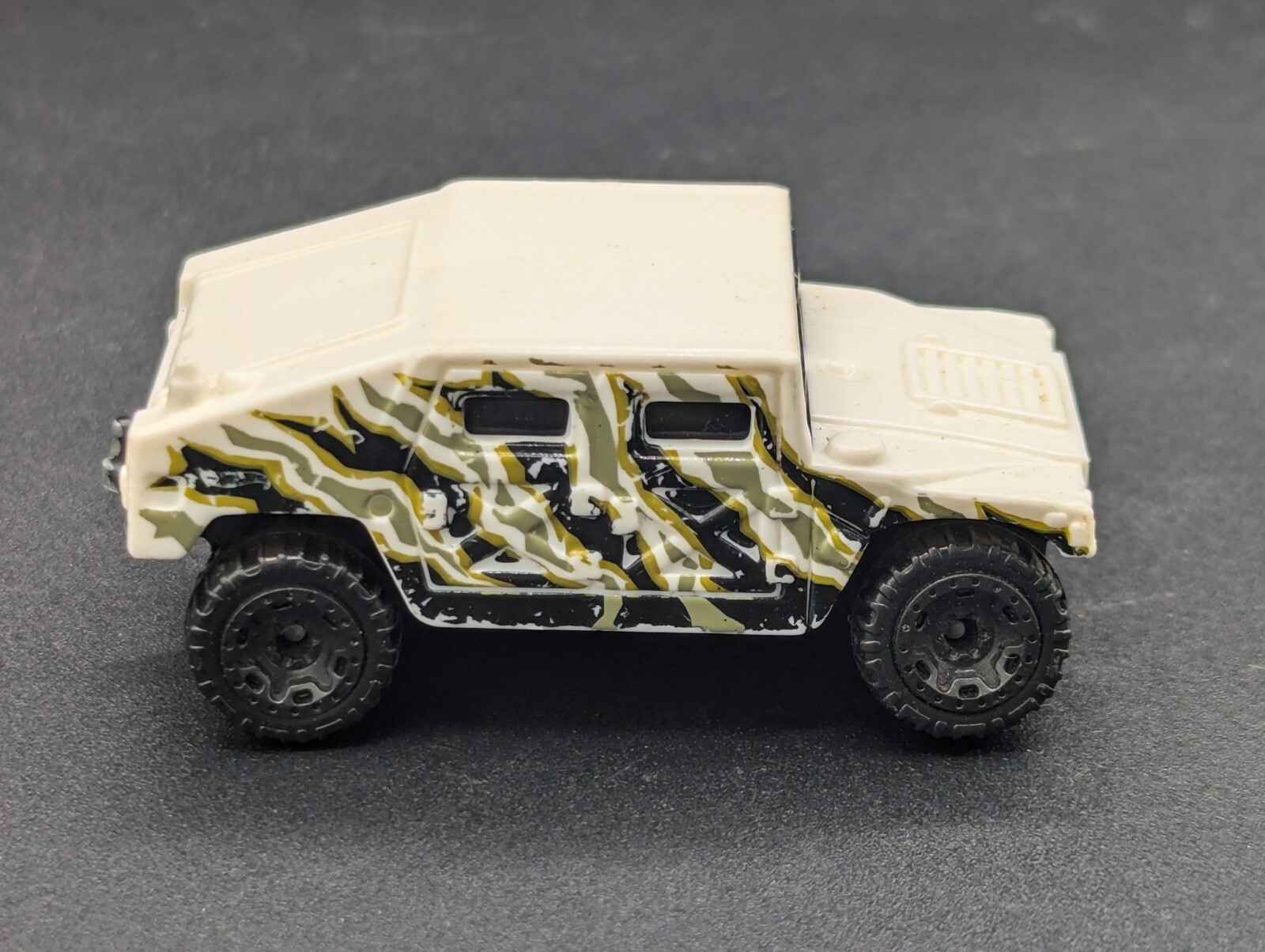 Hot Wheels Humvee 2/8 White Camo 2014